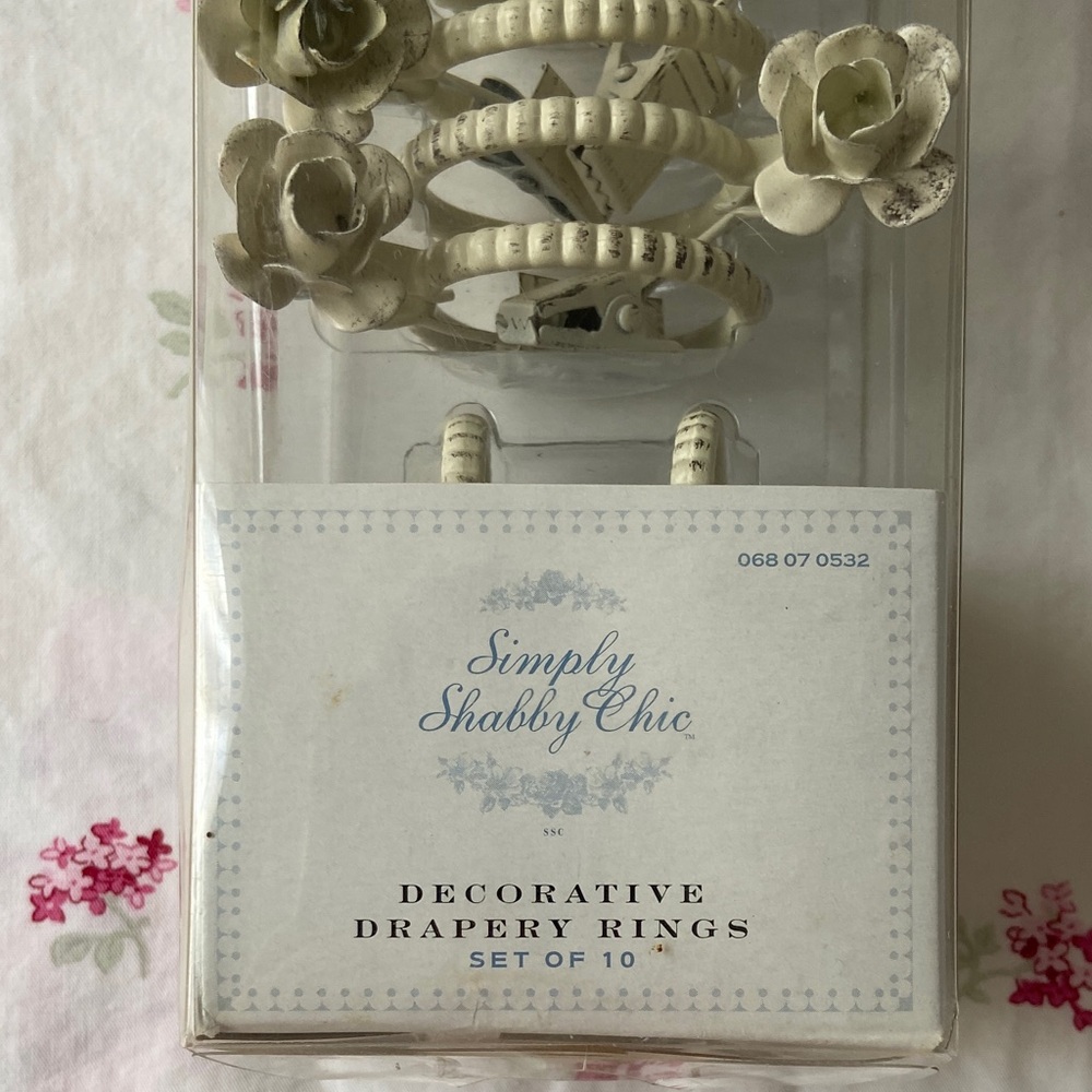 Simply Shabby Chic Drapery Curtain Rings Set of 10 Floral Cream NEW - Picture 2 of 8